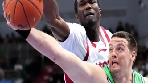 瓦格诺曼精准倒三角传球，托马斯力挽狂澜破门得分